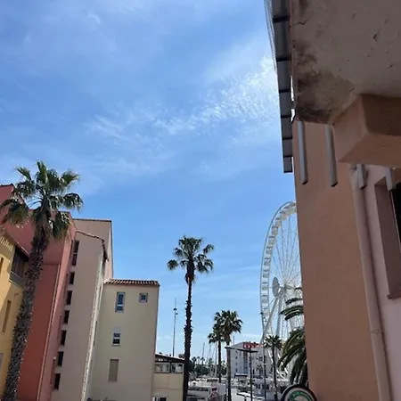 Superbe T2 Cabine Pour 5 Pers Au Centre Port D'agde Avec Parking Securise Et Terrasses - Fr-1-749-64 Apartment *