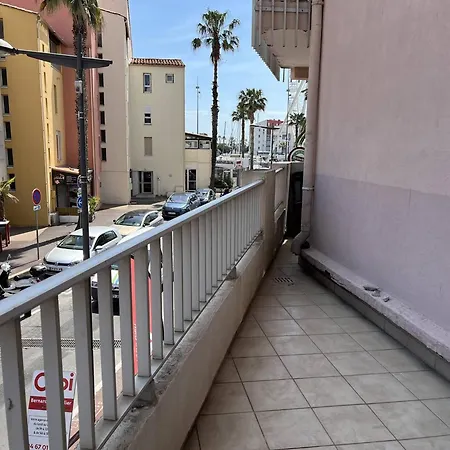 Apartment Superbe T2 Cabine Pour 5 Pers Au Centre Port D'agde Avec Parking Securise Et Terrasses - Fr-1-749-64 Agde
