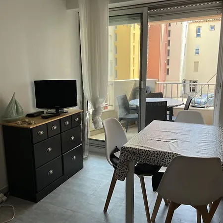 Apartment Superbe T2 Cabine Pour 5 Pers Au Centre Port D'agde Avec Parking Securise Et Terrasses - Fr-1-749-64 *